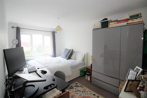 2 bedroom flat for sale - West Avenue, London