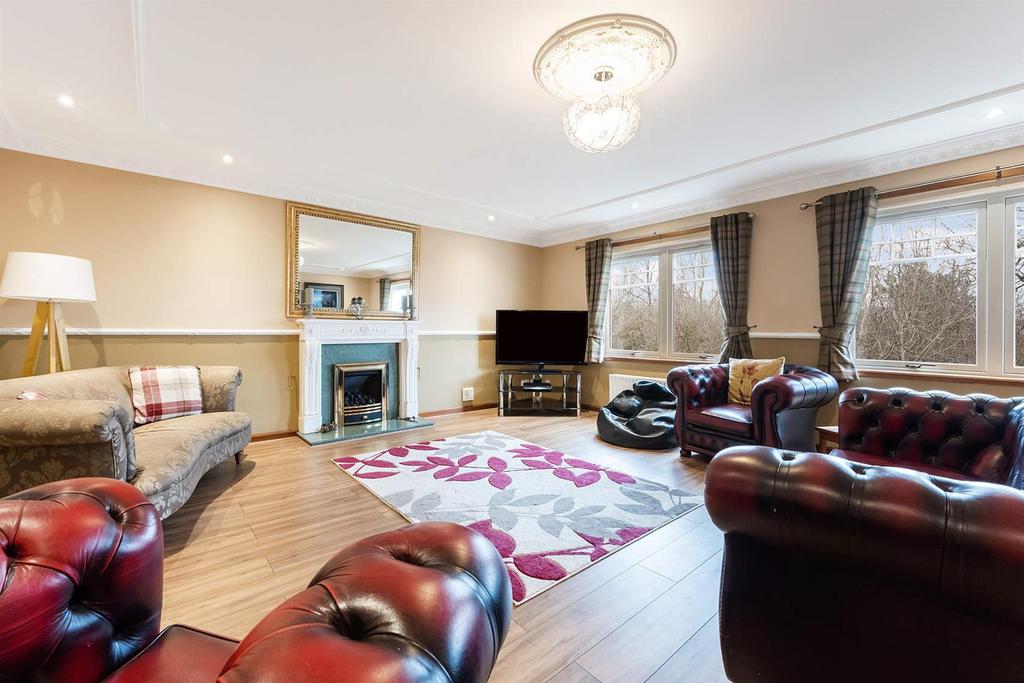 8 The Heathery, Dunfermline, KY11 8TS 5 bed detached house £450,000