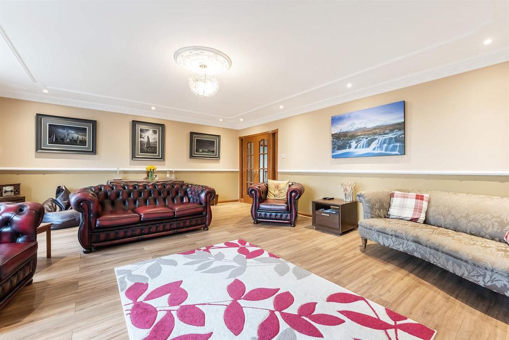 8 The Heathery, Dunfermline, KY11 8TS 5 bed detached house £450,000