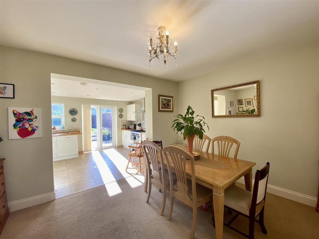 Carlton Road, Torquay 2 bed terraced house £250,000