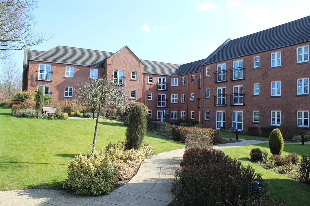 Ingle Court, Market Weighton, York 2 bed flat for sale £145,000