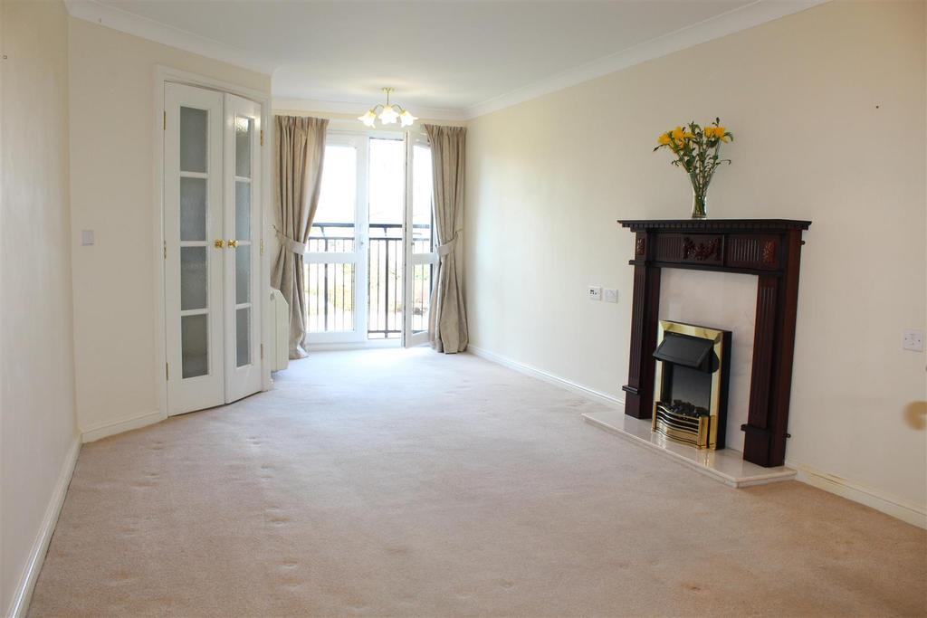 Ingle Court, Market Weighton, York 2 bed flat for sale £145,000