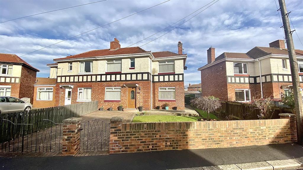 Musgrave Gardens, Gilesgate, Durham 3 bed semidetached house for sale