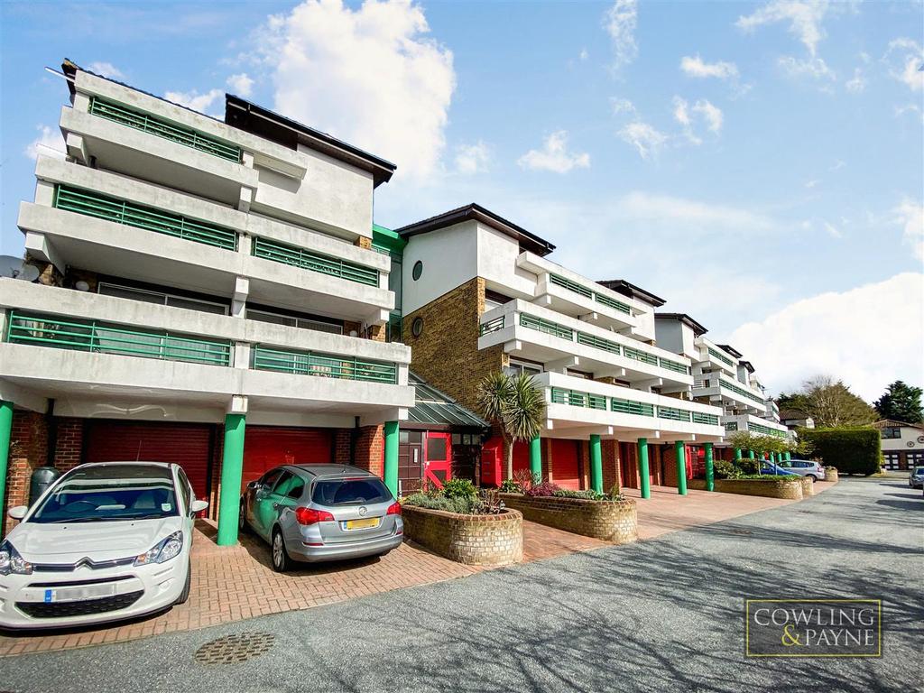 The Vale, Basildon 2 bed apartment for sale £255,000