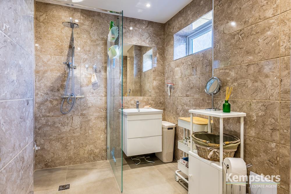 Shower Room.jpg