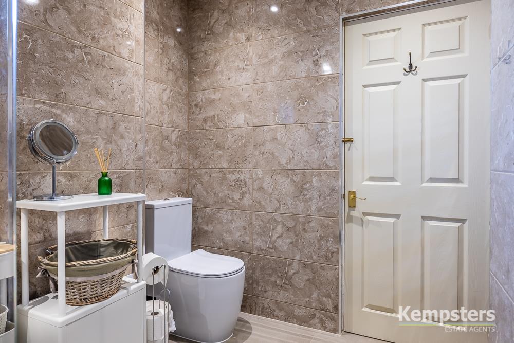 Shower Room 2nd.jpg