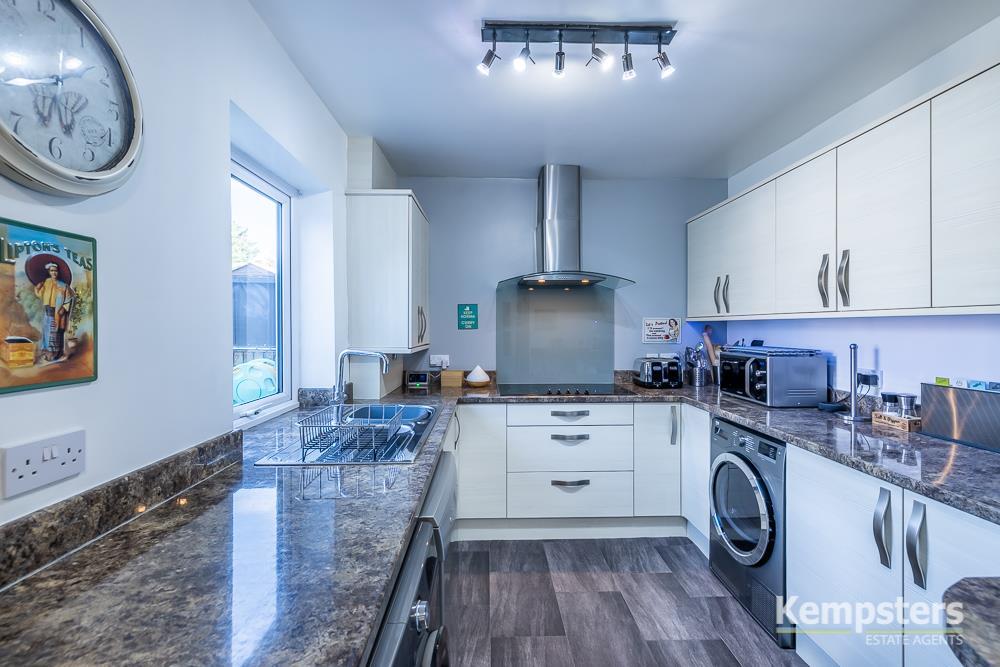Kitchen 3.jpg