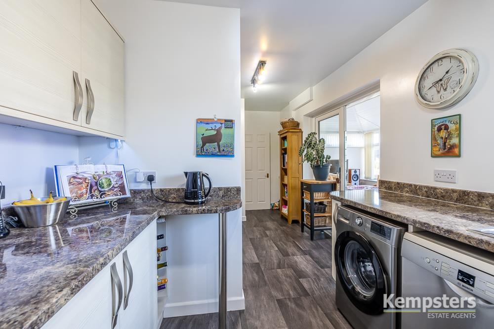 Kitchen 5.jpg