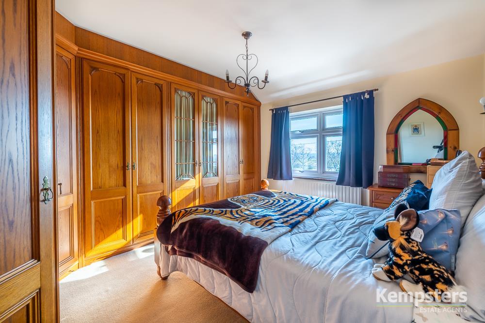 Bedroom 1.jpg