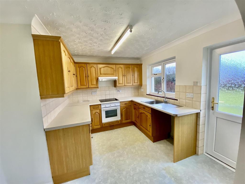 Ash Lane, Tavernspite, Whitland 3 bed detached bungalow £330,000