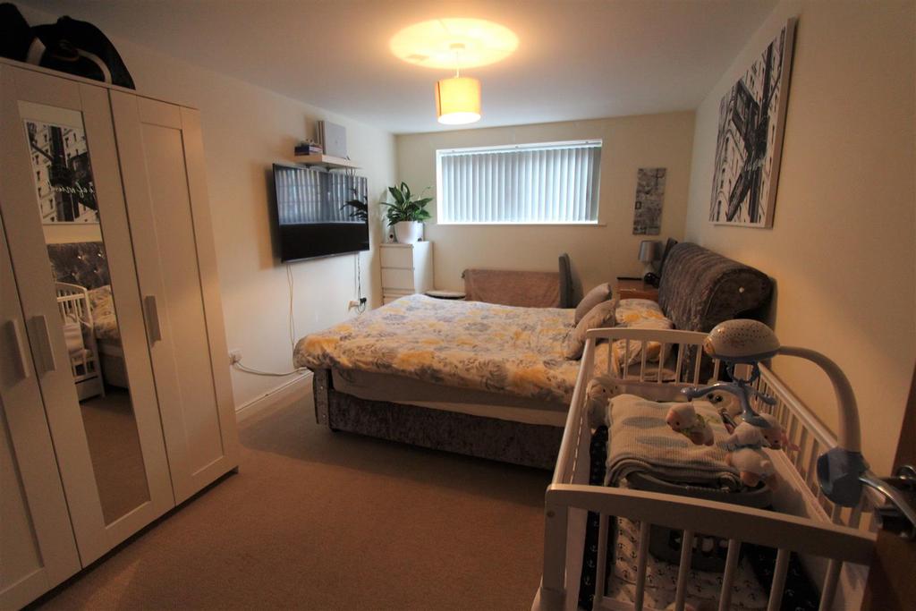 Esparto Way, South Darenth, Kent 2 bed apartment £1,100 pcm (£254 pw)