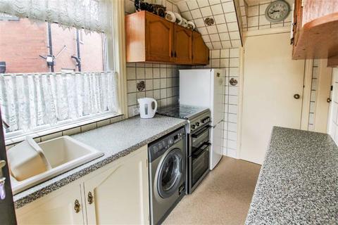 3 bedroom semi-detached house for sale - Fawcett Avenue, Lower Wortley, Leeds, West Yorkshire, LS12