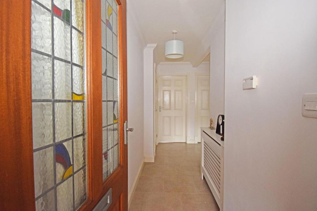 80 Crabtree Lane, hall a.jpg