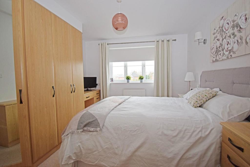 80 Crabtree Lane, bed 1a.jpg
