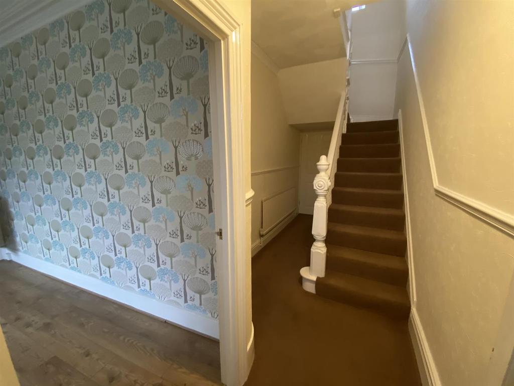 Lakefield Road, Llanelli 3 bed terraced house £700 pcm (£162 pw)