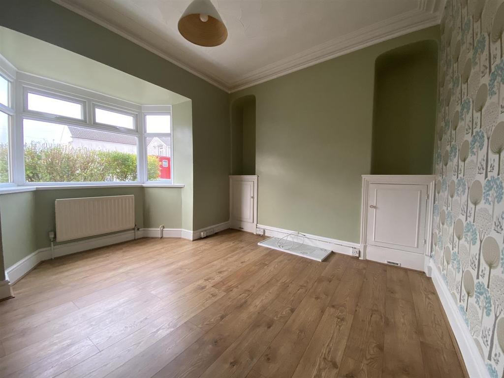 Lakefield Road, Llanelli 3 bed terraced house £700 pcm (£162 pw)