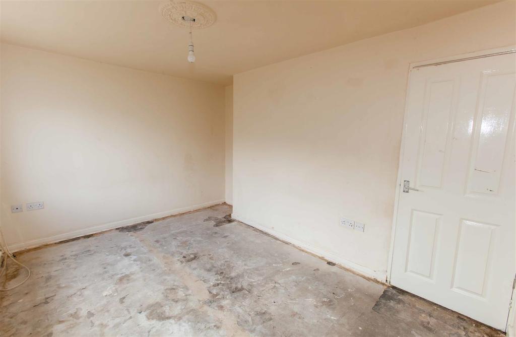 Houfton Road, Bolsover, Chesterfield 3 bed semidetached house £79,950