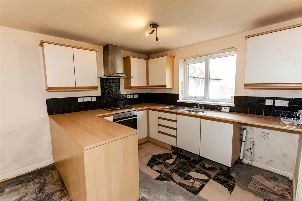 Houfton Road, Bolsover, Chesterfield 3 bed semidetached house £79,950