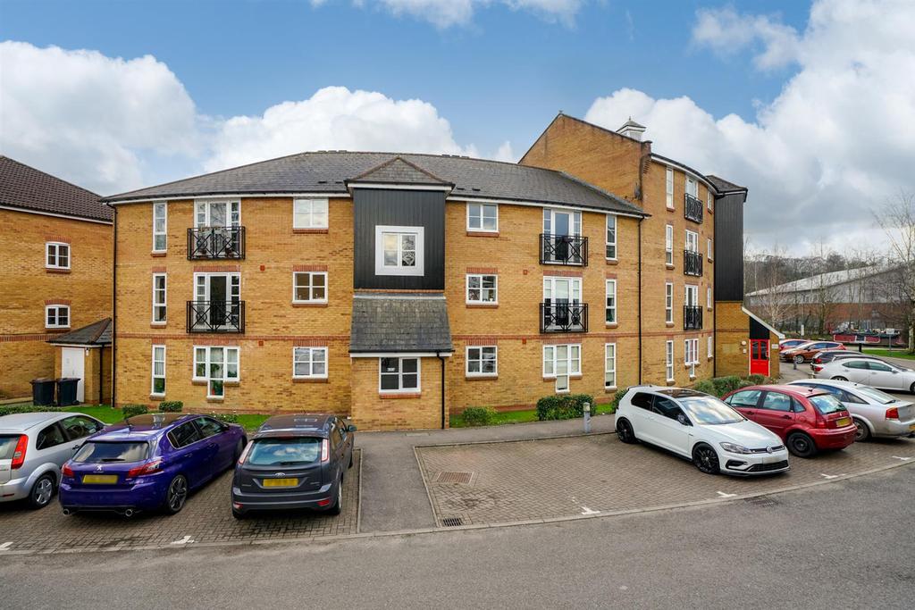 Imperial Way, Apsley Lock, Hemel... 2 bed apartment £290,000