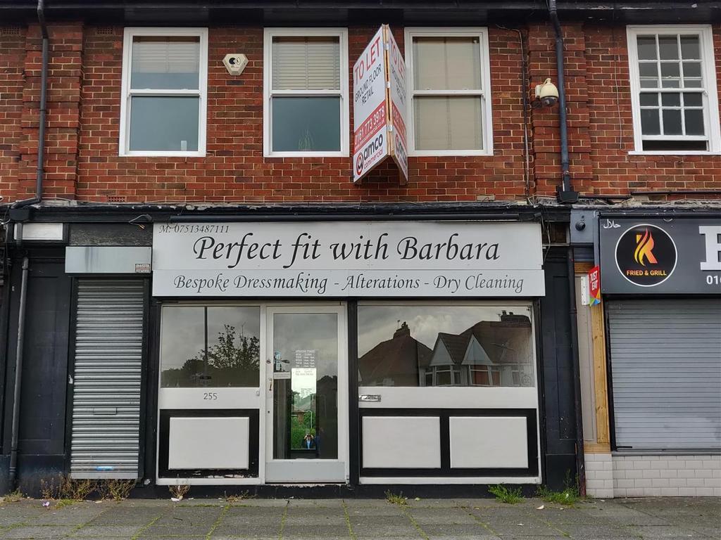 Heywood Road, Prestwich Shop £900 pcm (£208 pw)