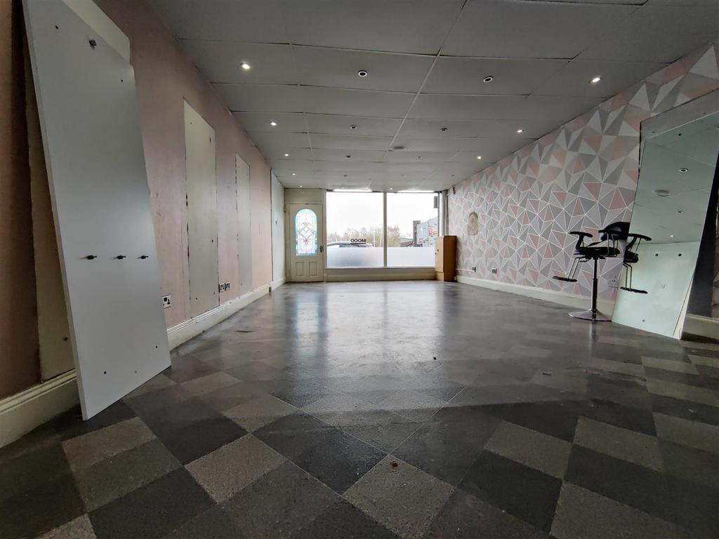 Bolton Road, Pendlebury Retail property (high street) £750 pcm (£173 pw)