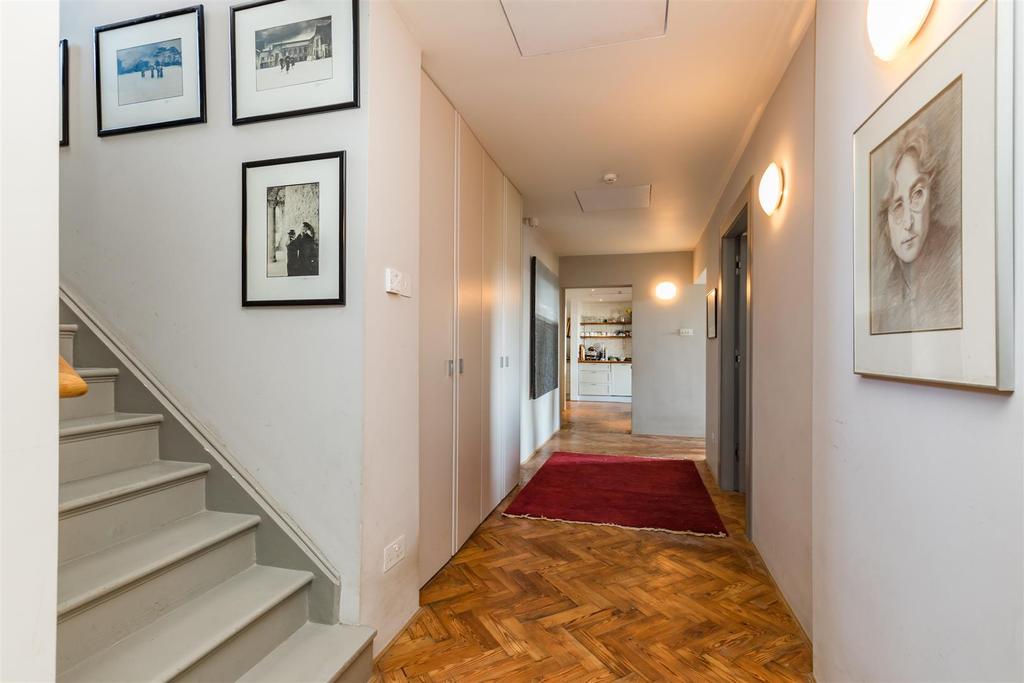 Courtenay House, Courtenay Terrace, Hove 2 bed apartment £800,000