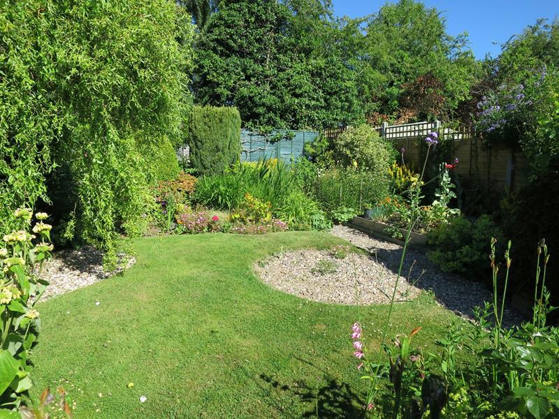 45 Bredon Grove, Malvern, Worcestershire, WR14 2 bed semidetached