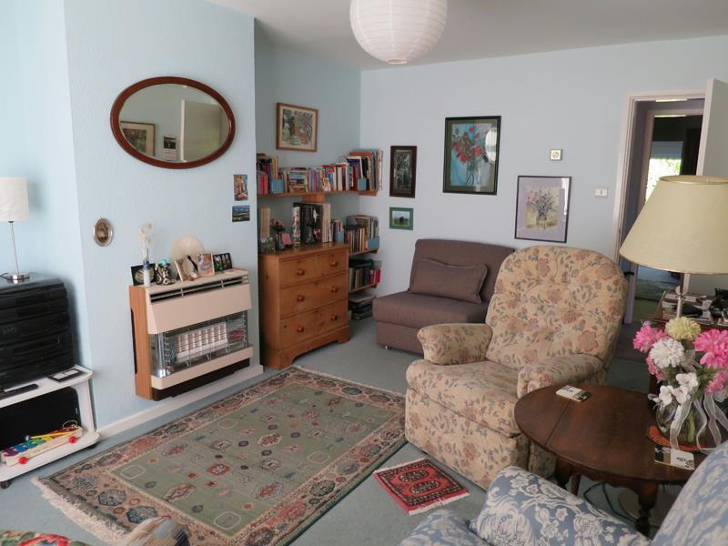 45 Bredon Grove, Malvern, Worcestershire, WR14 2 bed semidetached