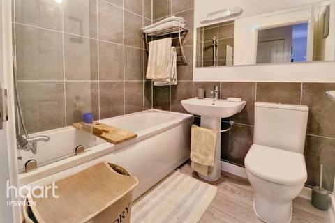 16 Popular Road, Great Blakenham, Ipswich, IP6 0GN