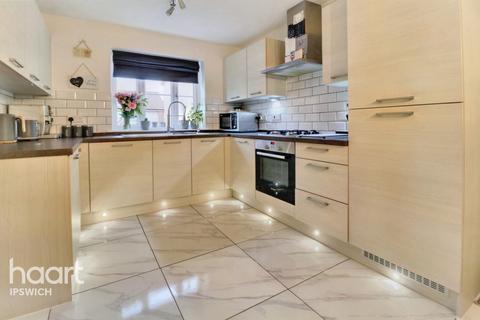 16 Popular Road, Great Blakenham, Ipswich, IP6 0GN
