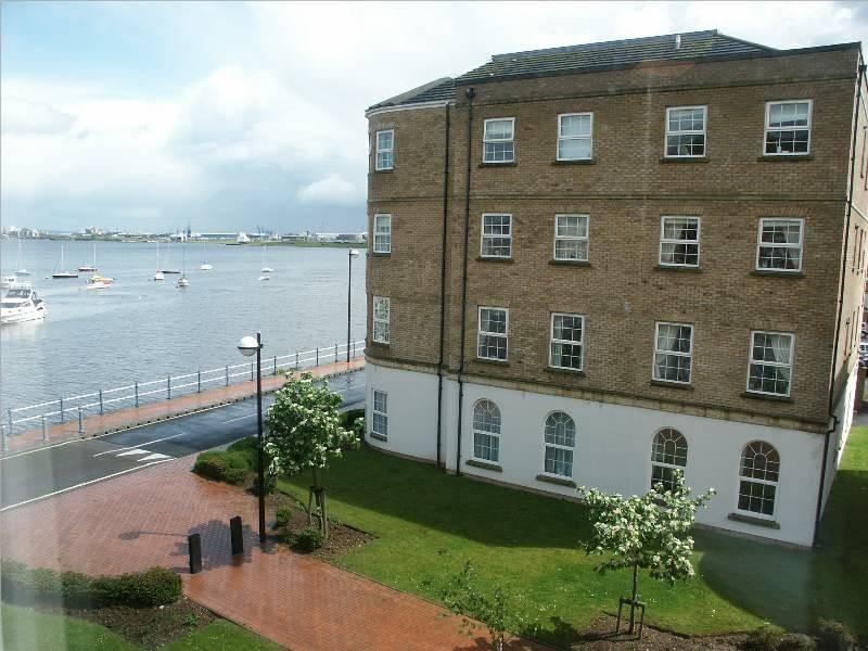 John Batchelor Way, Penarth CF64 1 bed apartment £800 pcm (£185 pw)