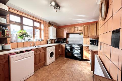 3 bedroom end of terrace house for sale - Penrith Road, Romford