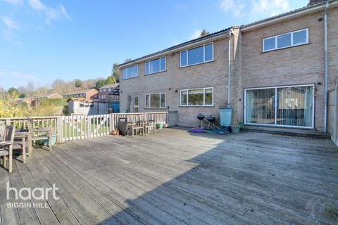 2 Whitby Close, Biggin Hill, Westerham, TN16 3NX