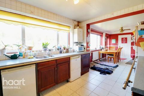 2 Whitby Close, Biggin Hill, Westerham, TN16 3NX