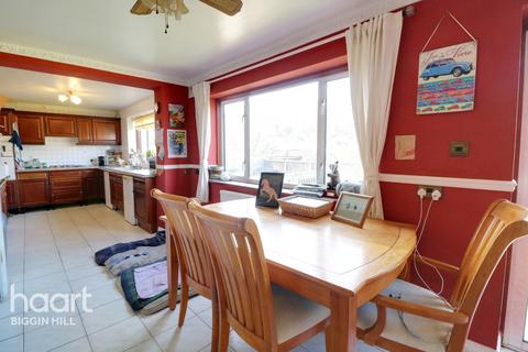 2 Whitby Close, Biggin Hill, Westerham, TN16 3NX
