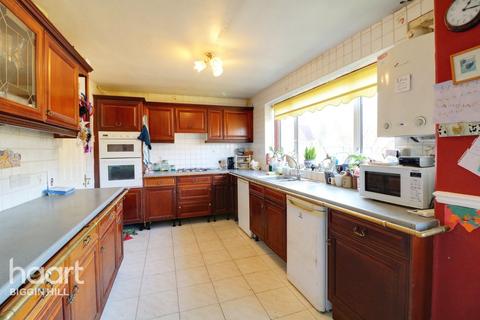 2 Whitby Close, Biggin Hill, Westerham, TN16 3NX