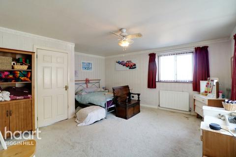 2 Whitby Close, Biggin Hill, Westerham, TN16 3NX