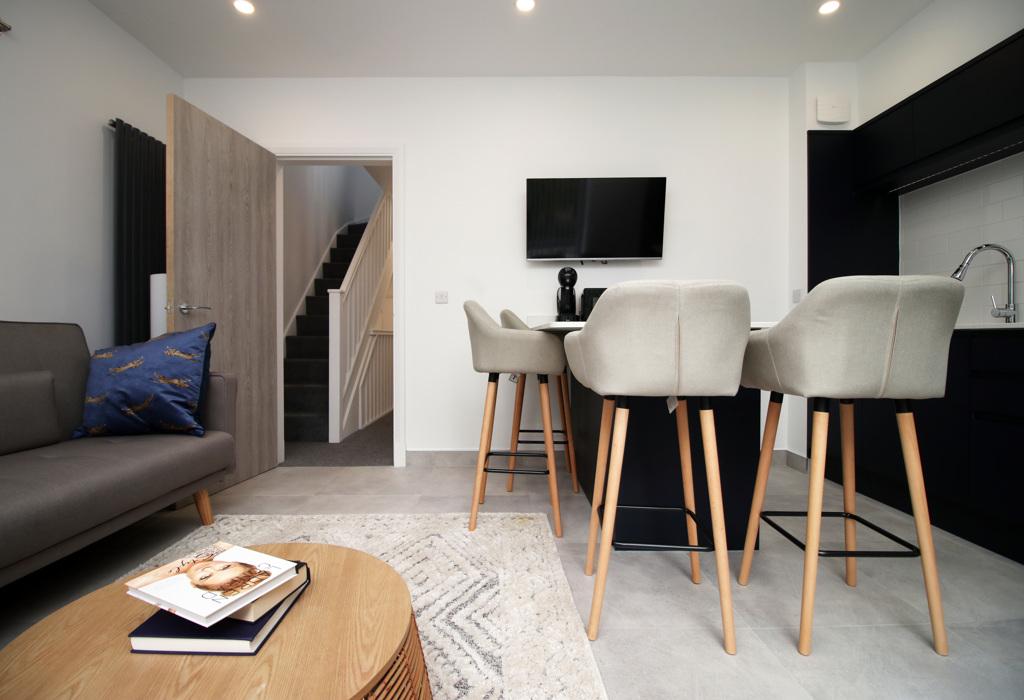 Apartment B, 88 Whitchurch Road, Caerdydd, Cardiff 3 bed serviced