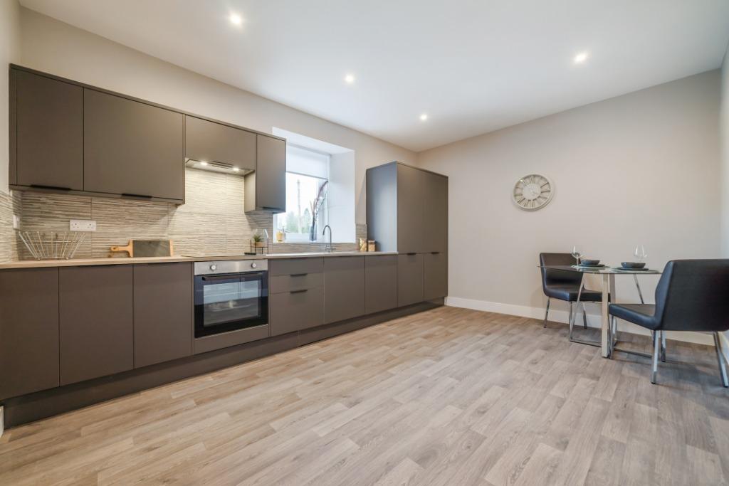 Main Street, Flat 2, Callander, Stirling, FK17 8BG 2 bed apartment £