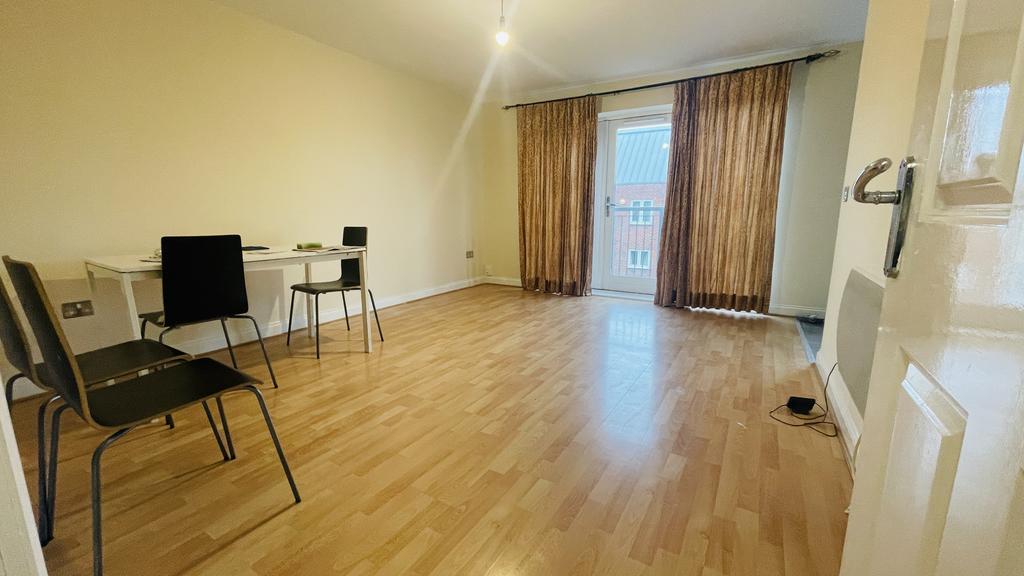 King Crescent, Wembley HA0 2 bed flat £1,549 pcm (£357 pw)