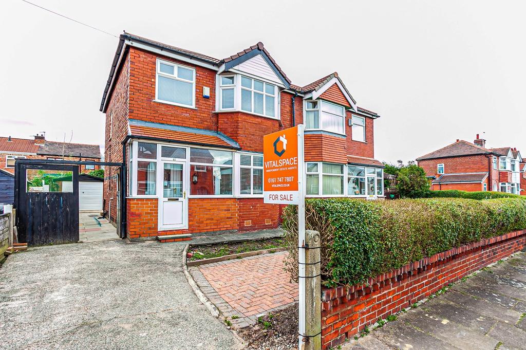 Braemar Avenue, Stretford... 3 bed semidetached house £300,000