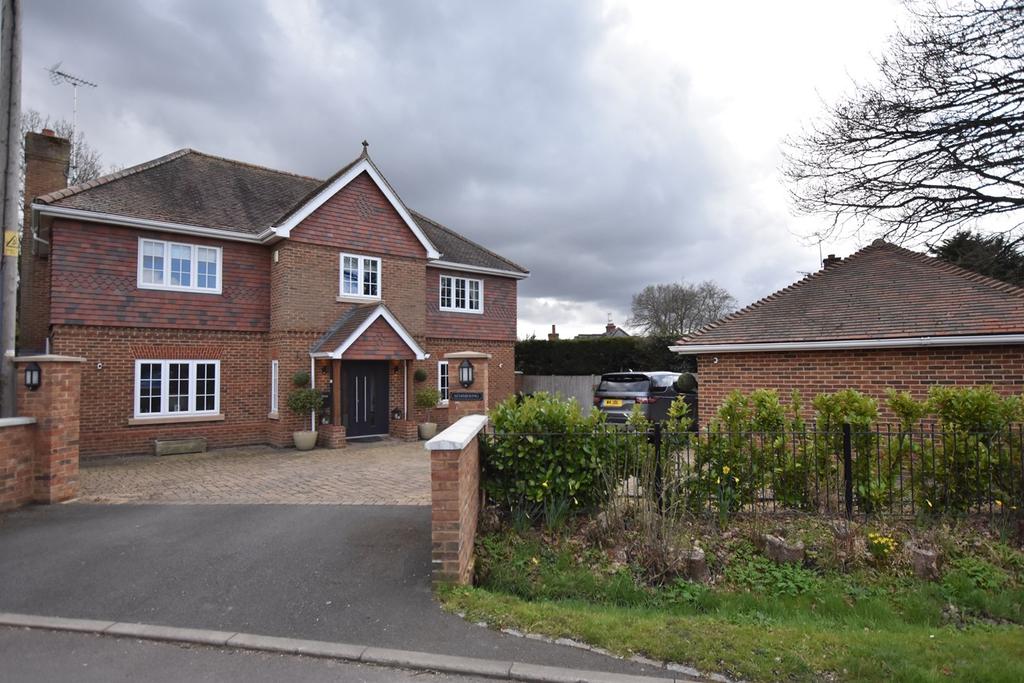 Foxley Lane, Binfield, Bracknell, RG42 6 bed detached house £1,250,000