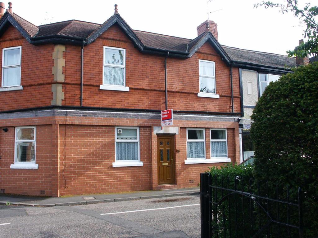Albert Street, Stone 2 bed terraced house £575 pcm (£133 pw)