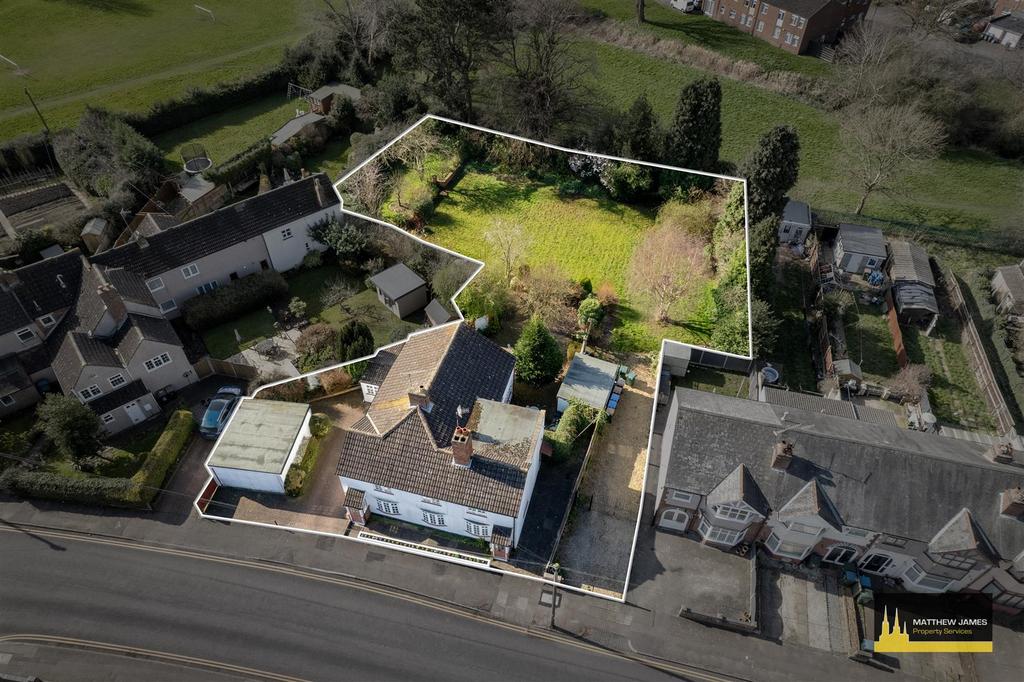 Hurst Road, Longford, Coventry 4 bed detached house £450,000