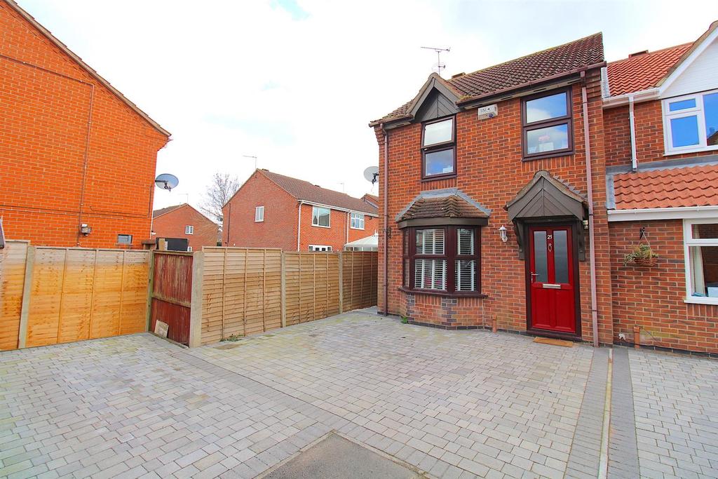 Curlew Close, Syston 3 bed townhouse £263,000
