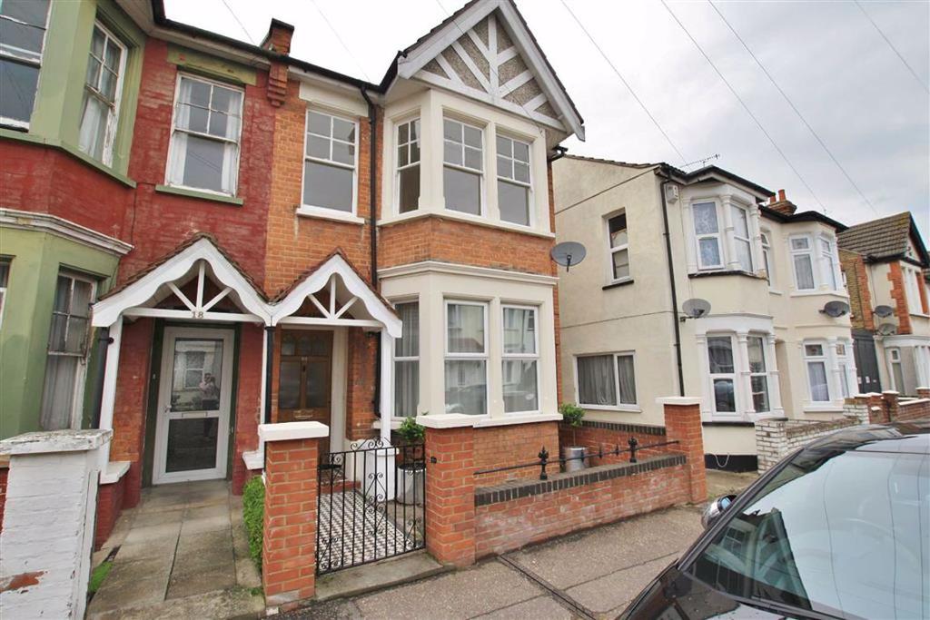 Northview Drive, WestcliffOnSea, Essex 3 bed semidetached house £