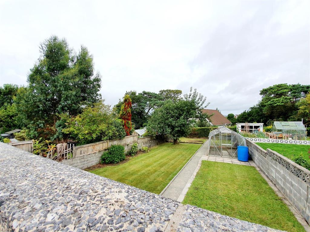 Glebe Road, Loughor, Swansea 3 bed semidetached house £240,000