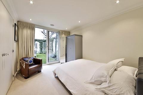 66 Adam & Eve Mews, London, W8 6UJ