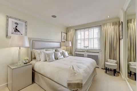 66 Adam & Eve Mews, London, W8 6UJ