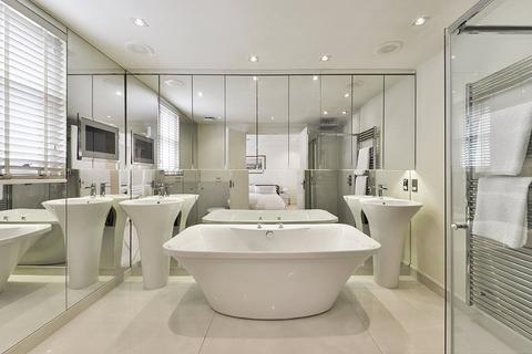 66 Adam & Eve Mews, London, W8 6UJ